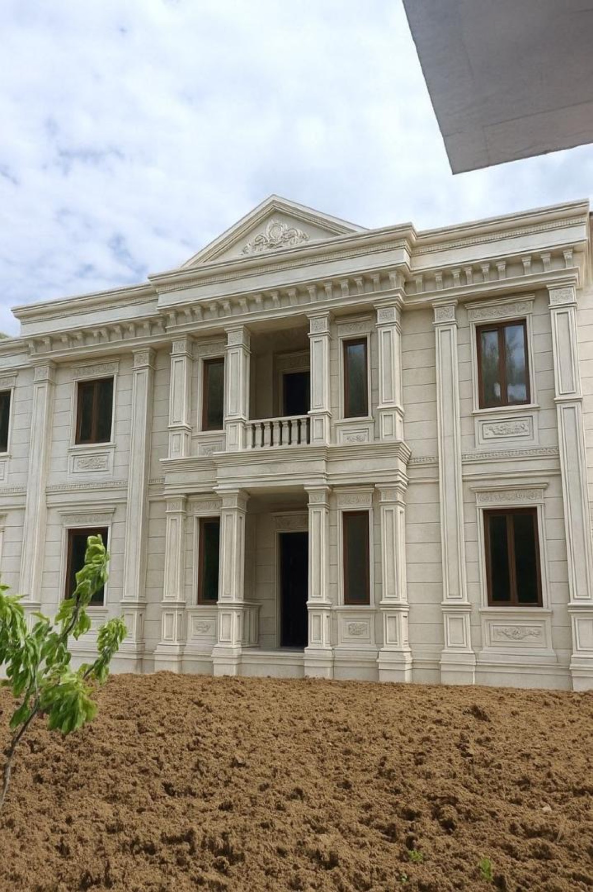 Классический фасад